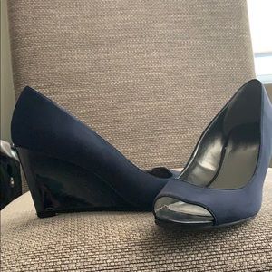 Blue wedge peep toe pumps